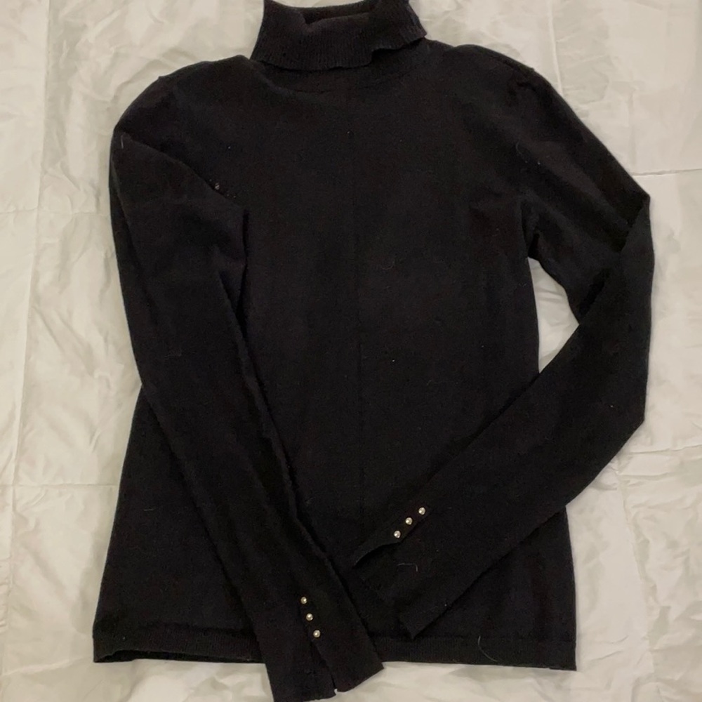 Size extra small beautiful and fitted long sleeve turtleneck sweater